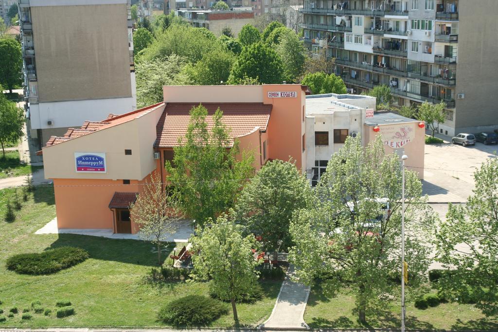Interrum Hotel Razgrad Buitenkant foto