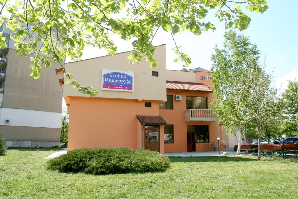 Interrum Hotel Razgrad Buitenkant foto