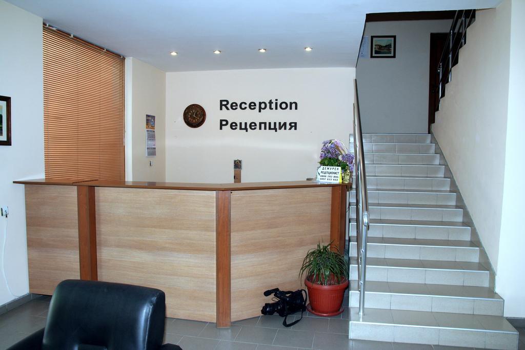 Interrum Hotel Razgrad Buitenkant foto
