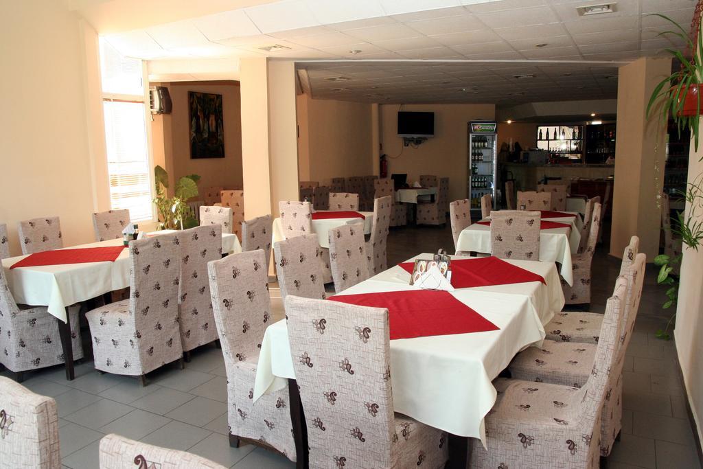 Interrum Hotel Razgrad Buitenkant foto