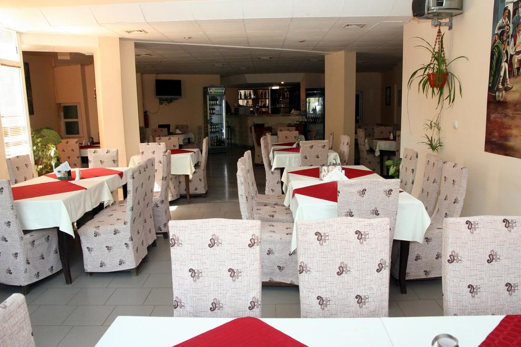 Interrum Hotel Razgrad Buitenkant foto