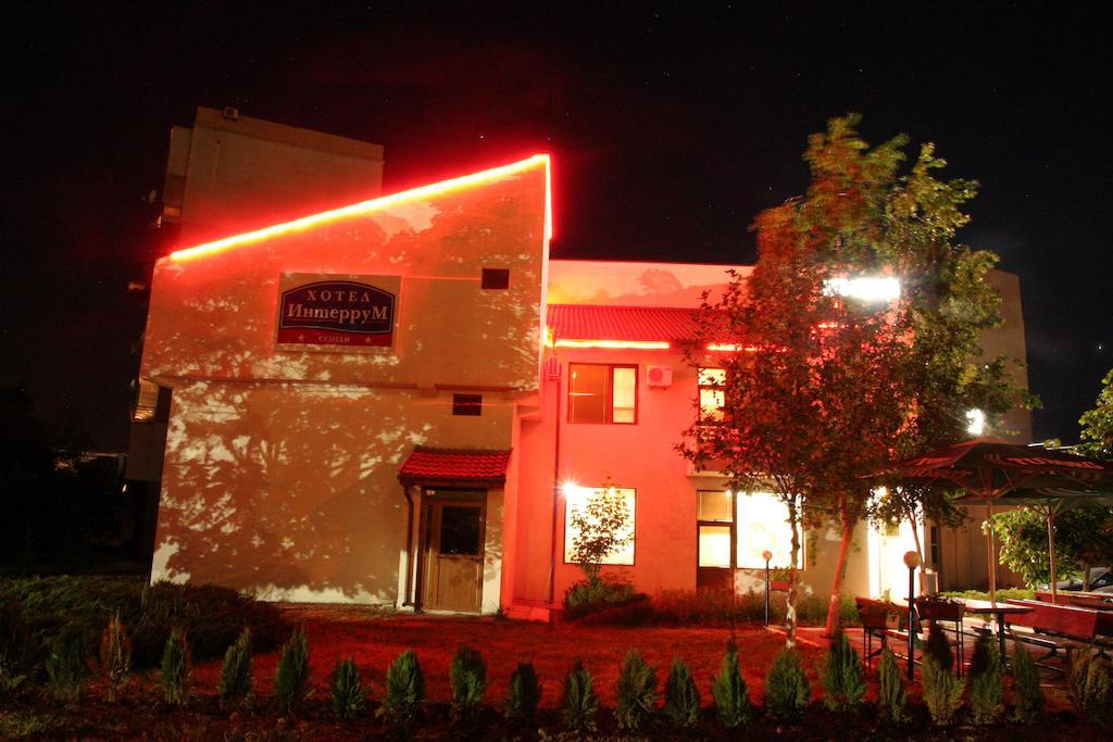 Interrum Hotel Razgrad Buitenkant foto