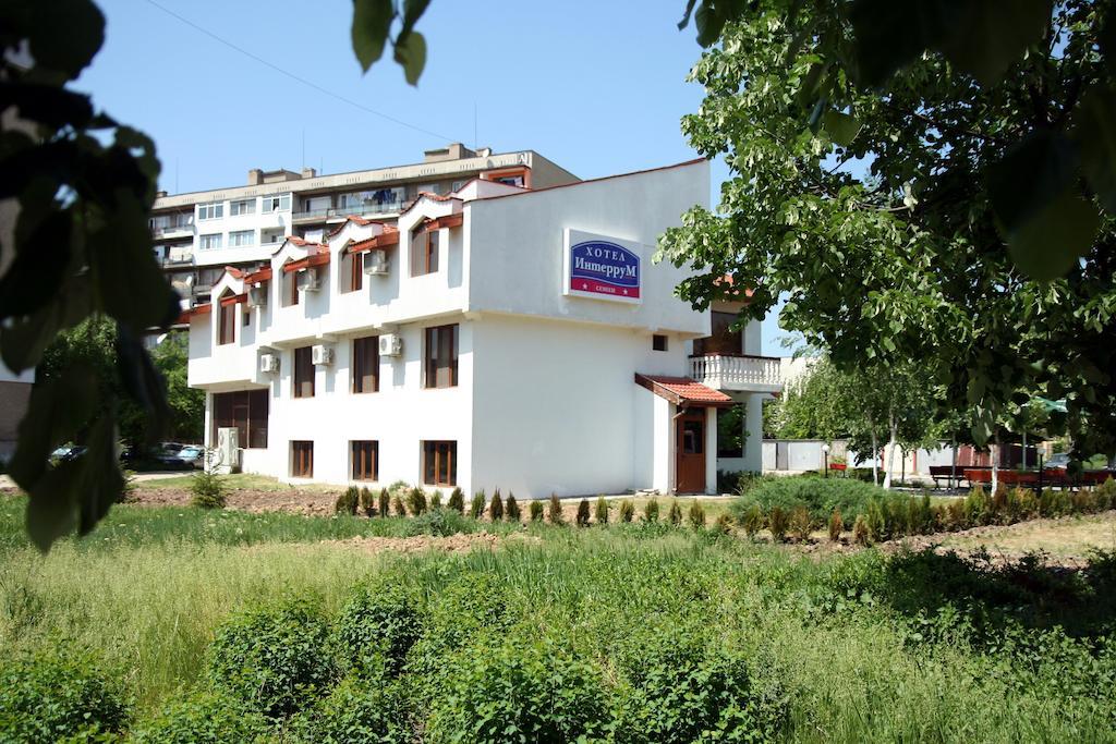 Interrum Hotel Razgrad Buitenkant foto