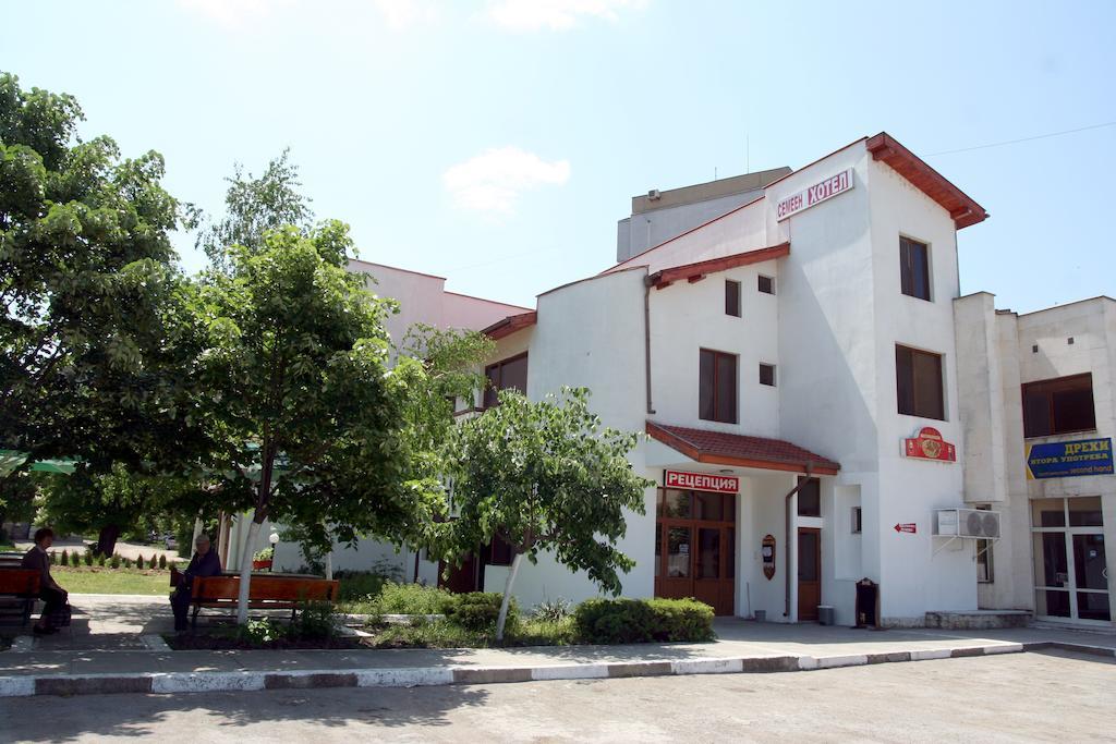 Interrum Hotel Razgrad Buitenkant foto