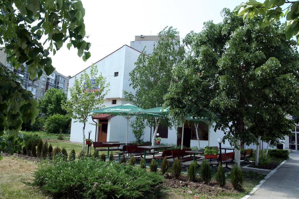 Interrum Hotel Razgrad Buitenkant foto