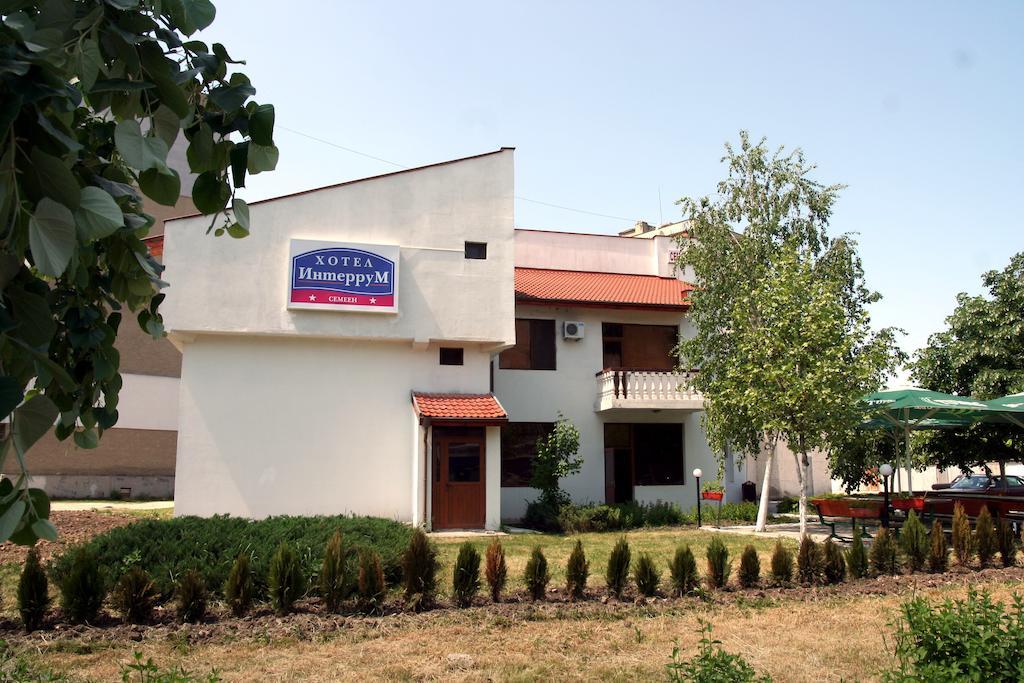 Interrum Hotel Razgrad Buitenkant foto