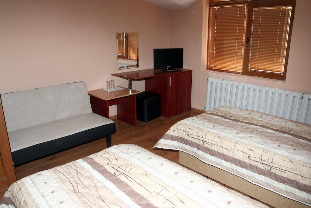 Interrum Hotel Razgrad Buitenkant foto