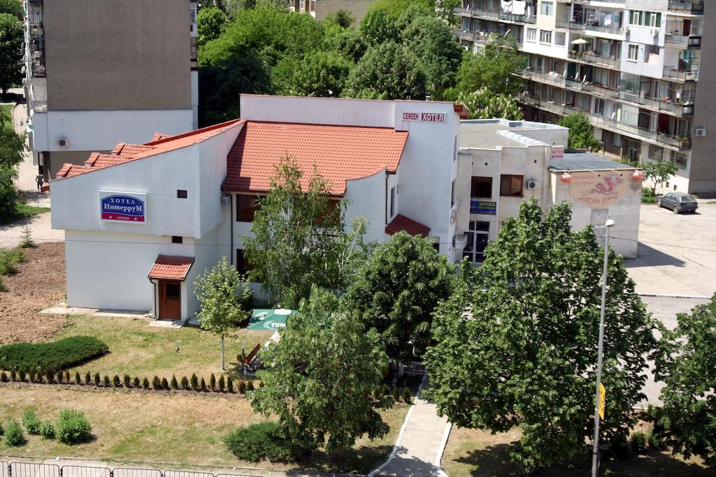 Interrum Hotel Razgrad Buitenkant foto