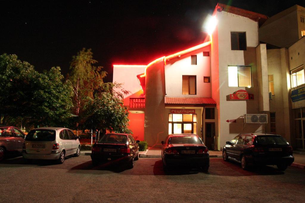 Interrum Hotel Razgrad Buitenkant foto